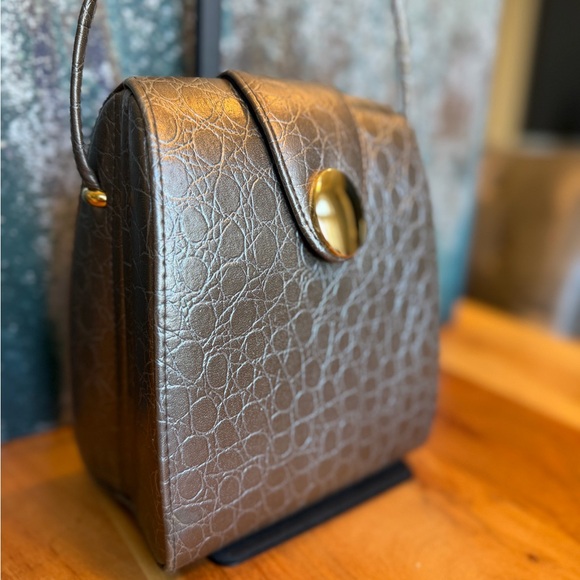 Vintage Metallic Crocodile Embossed Faux Leather Crossbody Bag - Picture 5 of 13